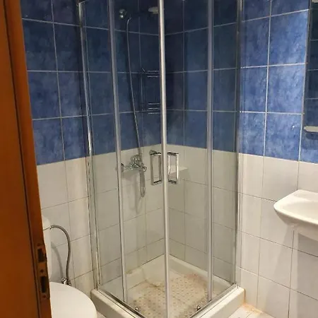 Cosy Little For Family Vacations ! דירה *